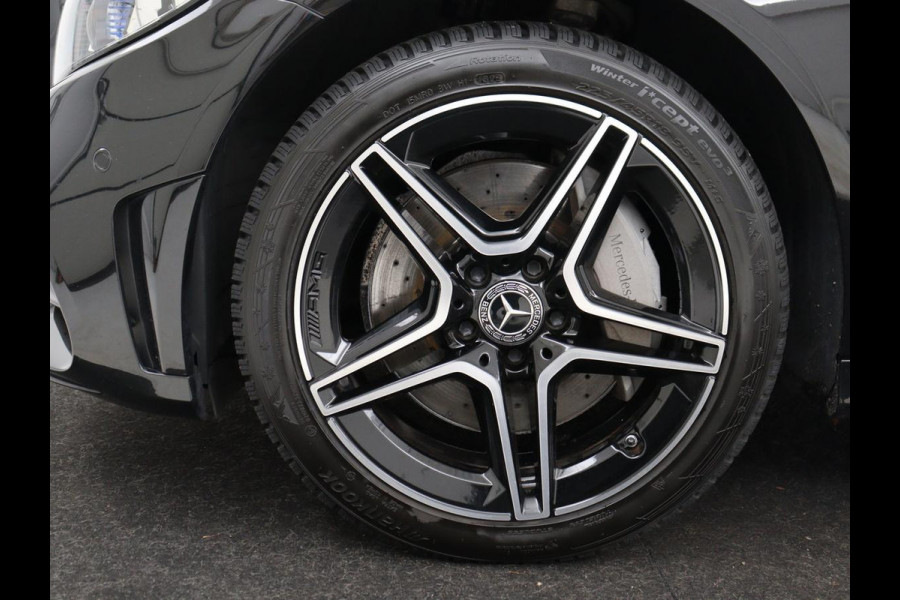 Mercedes-Benz C-Klasse 300e AMG Limited | Panoramadak | 360 Camera | Stoelverwarming | Trekhaak | Carplay | Leder/Alcantara | Sfeerverlichting | Navigatie | Cruise control | Park Assist |