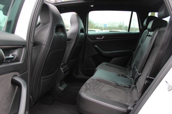 Škoda Kodiaq 1.5 TSI Sportline Business / Trekhaak / Panoramadak / Camera / Keyless / 20'' / CarPlay / Navigatie / Matrix LED / DAB / Stoelverwarming / Cruise Control