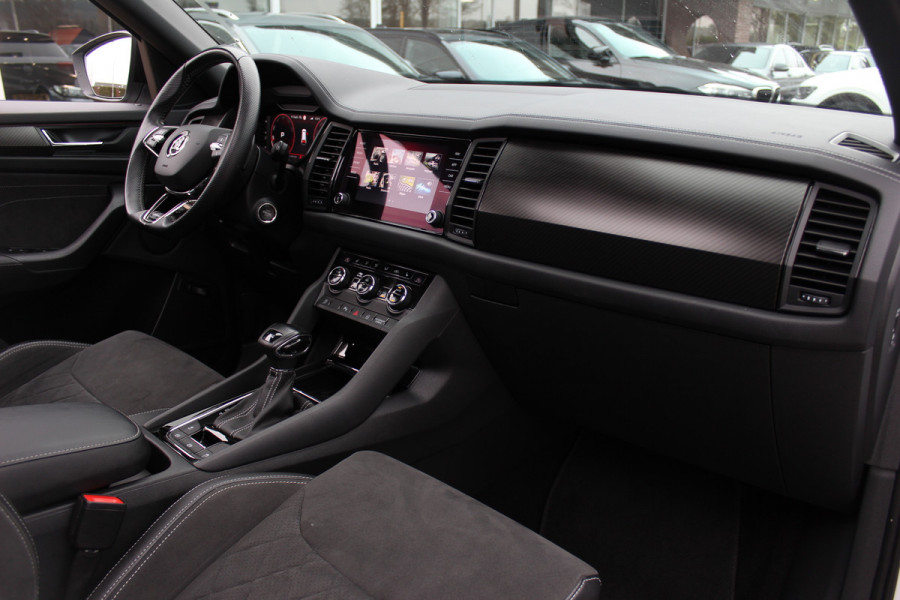 Škoda Kodiaq 1.5 TSI Sportline Business / Trekhaak / Panoramadak / Camera / Keyless / 20'' / CarPlay / Navigatie / Matrix LED / DAB / Stoelverwarming / Cruise Control