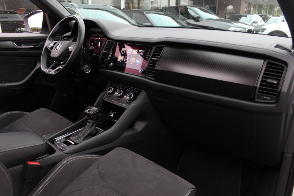 Škoda Kodiaq 1.5 TSI Sportline Business / Trekhaak / Panoramadak / Camera / Keyless / 20'' / CarPlay / Navigatie / Matrix LED / DAB / Stoelverwarming / Cruise Control