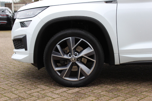 Škoda Kodiaq 1.5 TSI Sportline Business / Trekhaak / Panoramadak / Camera / Keyless / 20'' / CarPlay / Navigatie / Matrix LED / DAB / Stoelverwarming / Cruise Control
