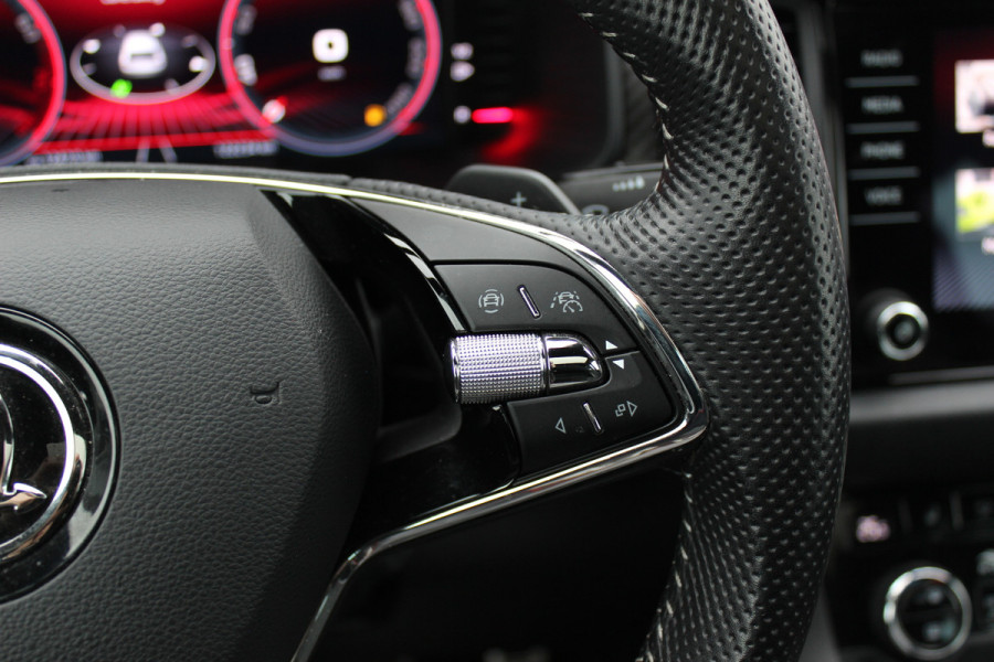 Škoda Kodiaq 1.5 TSI Sportline Business / Trekhaak / Panoramadak / Camera / Keyless / 20'' / CarPlay / Navigatie / Matrix LED / DAB / Stoelverwarming / Cruise Control