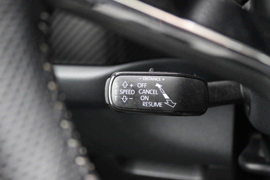 Škoda Kodiaq 1.5 TSI Sportline Business / Trekhaak / Panoramadak / Camera / Keyless / 20'' / CarPlay / Navigatie / Matrix LED / DAB / Stoelverwarming / Cruise Control