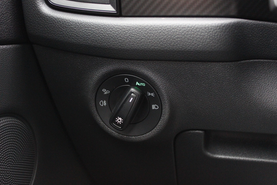 Škoda Kodiaq 1.5 TSI Sportline Business / Trekhaak / Panoramadak / Camera / Keyless / 20'' / CarPlay / Navigatie / Matrix LED / DAB / Stoelverwarming / Cruise Control