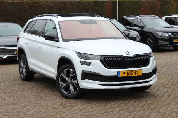 Škoda Kodiaq 1.5 TSI Sportline Business / Trekhaak / Panoramadak / Camera / Keyless / 20'' / CarPlay / Navigatie / Matrix LED / DAB / Stoelverwarming / Cruise Control
