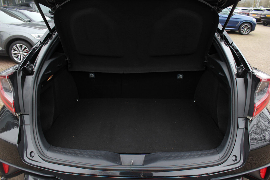 Toyota C-HR 1.8 Hybrid Executive / Trekhaak / Bruin leder / Camera / 18 inch / Led Koplampen / Stoelverwarming