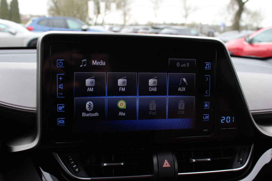 Toyota C-HR 1.8 Hybrid Executive / Trekhaak / Bruin leder / Camera / 18 inch / Led Koplampen / Stoelverwarming