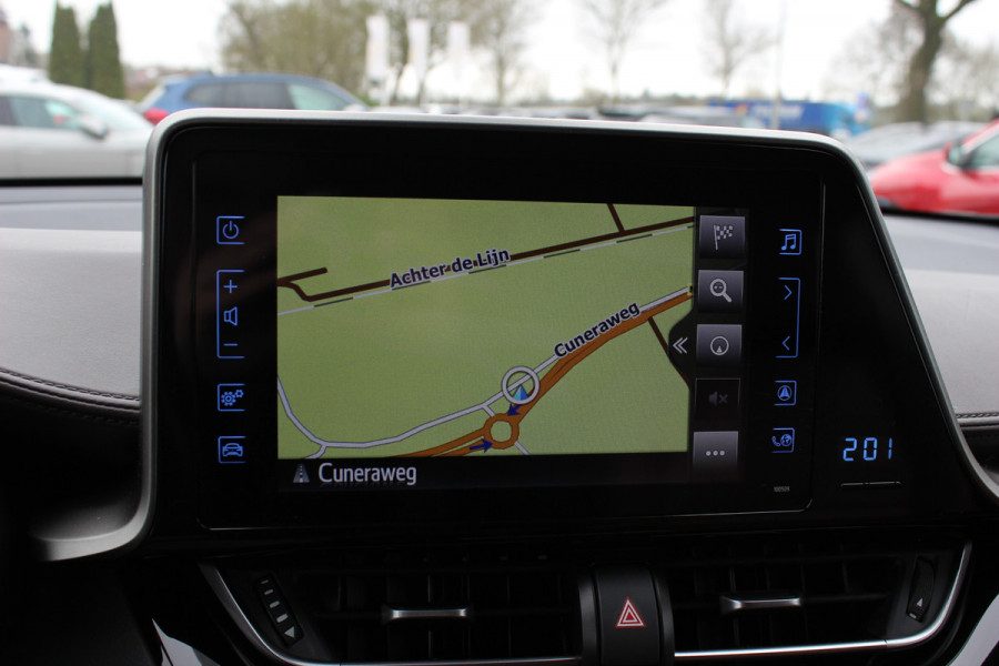 Toyota C-HR 1.8 Hybrid Executive / Trekhaak / Bruin leder / Camera / 18 inch / Led Koplampen / Stoelverwarming