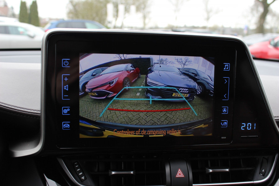 Toyota C-HR 1.8 Hybrid Executive / Trekhaak / Bruin leder / Camera / 18 inch / Led Koplampen / Stoelverwarming