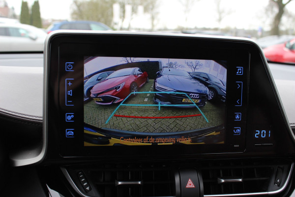 Toyota C-HR 1.8 Hybrid Executive / Trekhaak / Bruin leder / Camera / 18 inch / Led Koplampen / Stoelverwarming