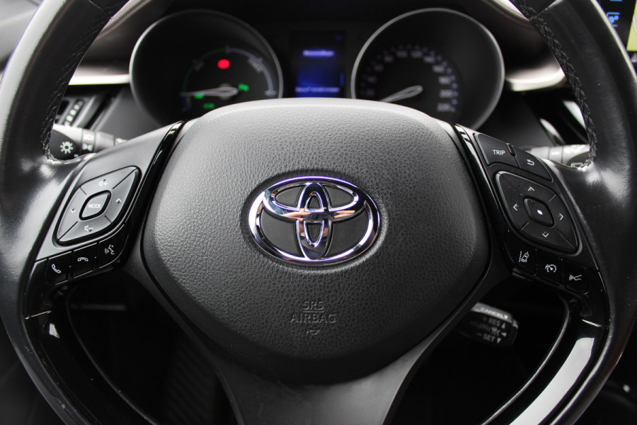 Toyota C-HR 1.8 Hybrid Executive / Trekhaak / Bruin leder / Camera / 18 inch / Led Koplampen / Stoelverwarming