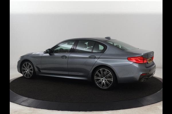 BMW 5 Serie 520i M Sport | Nappaleder | Head-Up | Stoelverwarming | Camera | Carplay | Sfeerverlichting | 20'' | Live Cockpit | Navigatie | Park Assist | Full LED