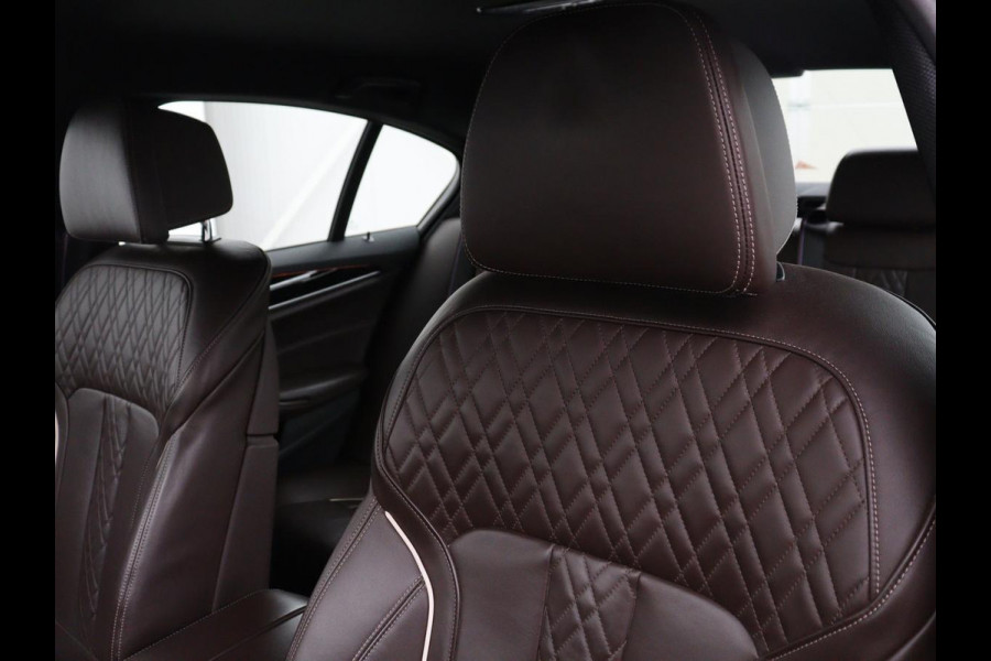 BMW 5 Serie 520i M Sport | Nappaleder | Head-Up | Stoelverwarming | Camera | Carplay | Sfeerverlichting | 20'' | Live Cockpit | Navigatie | Park Assist | Full LED