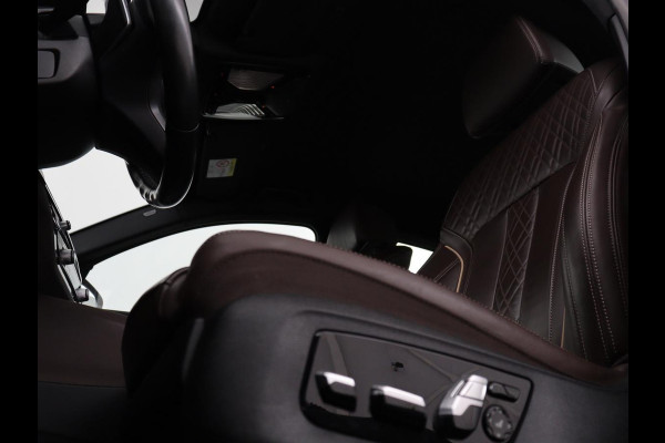 BMW 5 Serie 520i M Sport | Nappaleder | Head-Up | Stoelverwarming | Camera | Carplay | Sfeerverlichting | 20'' | Live Cockpit | Navigatie | Park Assist | Full LED