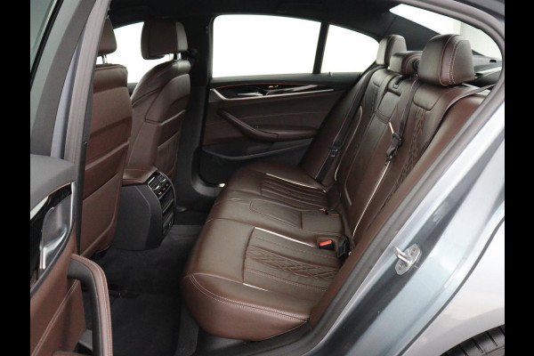 BMW 5 Serie 520i M Sport | Nappaleder | Head-Up | Stoelverwarming | Camera | Carplay | Sfeerverlichting | 20'' | Live Cockpit | Navigatie | Park Assist | Full LED