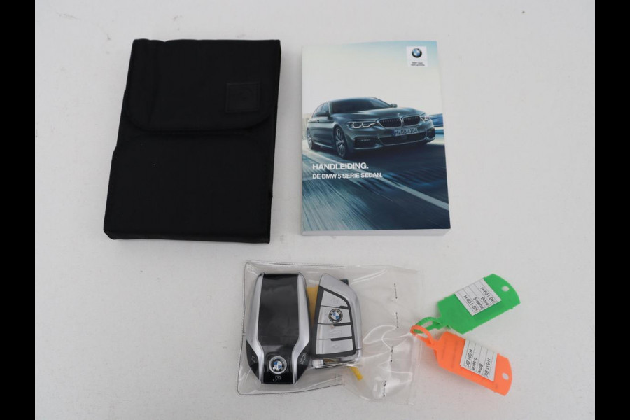 BMW 5 Serie 520i M Sport | Nappaleder | Head-Up | Stoelverwarming | Camera | Carplay | Sfeerverlichting | 20'' | Live Cockpit | Navigatie | Park Assist | Full LED