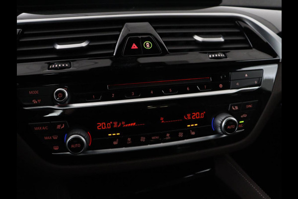 BMW 5 Serie 520i M Sport | Nappaleder | Head-Up | Stoelverwarming | Camera | Carplay | Sfeerverlichting | 20'' | Live Cockpit | Navigatie | Park Assist | Full LED