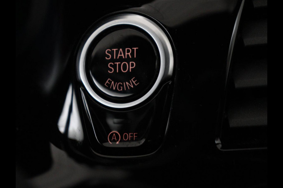 BMW 5 Serie 520i M Sport | Nappaleder | Head-Up | Stoelverwarming | Camera | Carplay | Sfeerverlichting | 20'' | Live Cockpit | Navigatie | Park Assist | Full LED