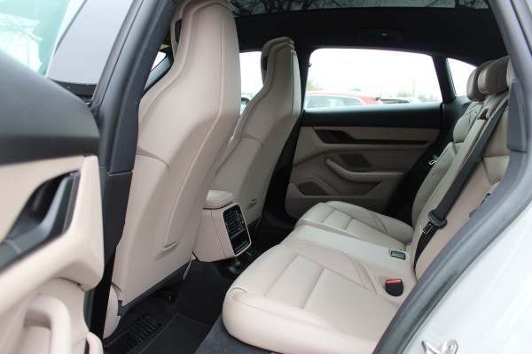 Porsche Taycan Sport Turismo 4S 93 kWh / Panoramadak / 360Camera / Head-up / Accu Performance+ / 21'' / Achterasbesturing / Luchtvering / Keyless / Stoel+Stuurverwarming / DAB / ACC