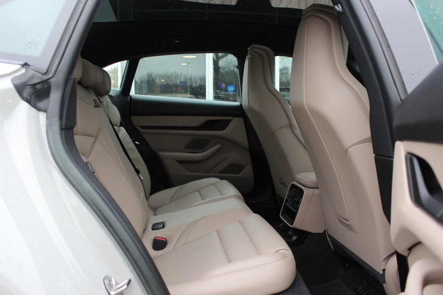 Porsche Taycan Sport Turismo 4S 93 kWh / Panoramadak / 360Camera / Head-up / Accu Performance+ / 21'' / Achterasbesturing / Luchtvering / Keyless / Stoel+Stuurverwarming / DAB / ACC