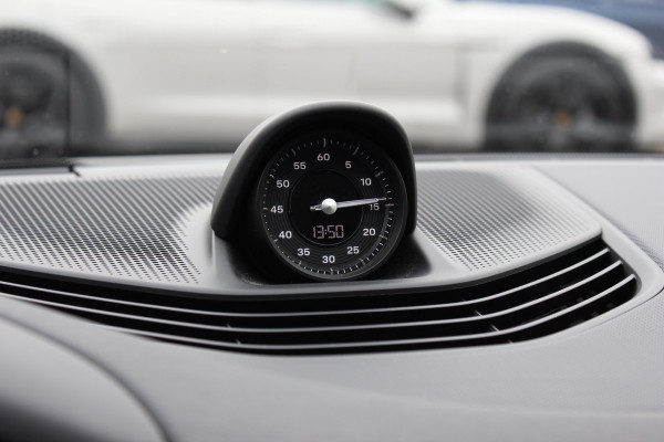 Porsche Taycan Sport Turismo 4S 93 kWh / Panoramadak / 360Camera / Head-up / Accu Performance+ / 21'' / Achterasbesturing / Luchtvering / Keyless / Stoel+Stuurverwarming / DAB / ACC