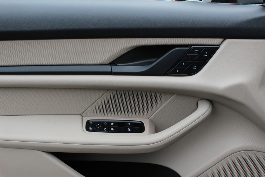 Porsche Taycan Sport Turismo 4S 93 kWh / Panoramadak / 360Camera / Head-up / Accu Performance+ / 21'' / Achterasbesturing / Luchtvering / Keyless / Stoel+Stuurverwarming / DAB / ACC
