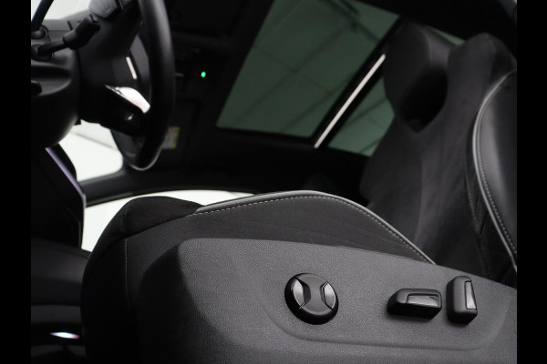 Škoda ENYAQ iV 80 Sportline | SOH 94% | Panoramadak | Stoelverwarming | Memory | Adaptive cruise | Leder/Alcantara | Camera | Carplay | Keyless | DAB | Navigatie | Matrix LED