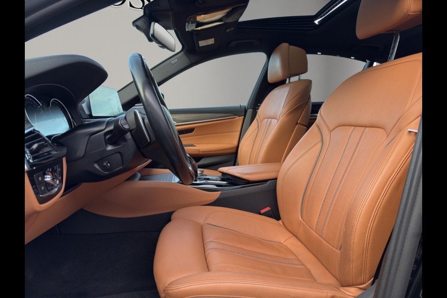 BMW 5 Serie 520i High Executive | Leder | Schuif/Kanteldak | 19"| Comfortstoelen met geheugen |