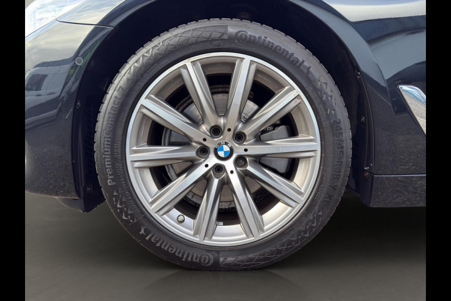 BMW 5 Serie 520i High Executive | Leder | Schuif/Kanteldak | 19"| Comfortstoelen met geheugen |