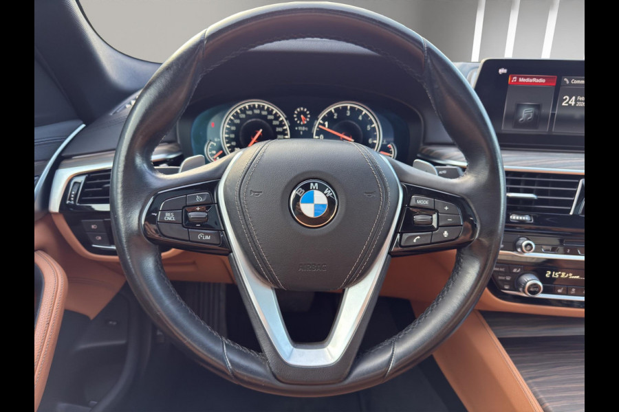 BMW 5 Serie 520i High Executive | Leder | Schuif/Kanteldak | 19"| Comfortstoelen met geheugen |