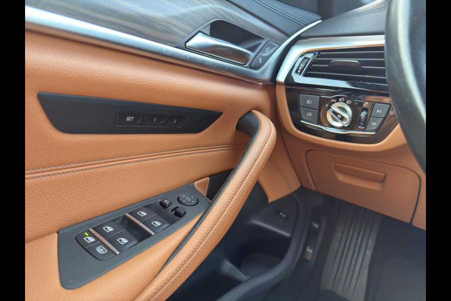 BMW 5 Serie 520i High Executive | Leder | Schuif/Kanteldak | 19"| Comfortstoelen met geheugen |