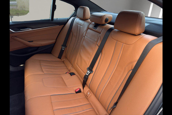 BMW 5 Serie 520i High Executive | Leder | Schuif/Kanteldak | 19"| Comfortstoelen met geheugen |