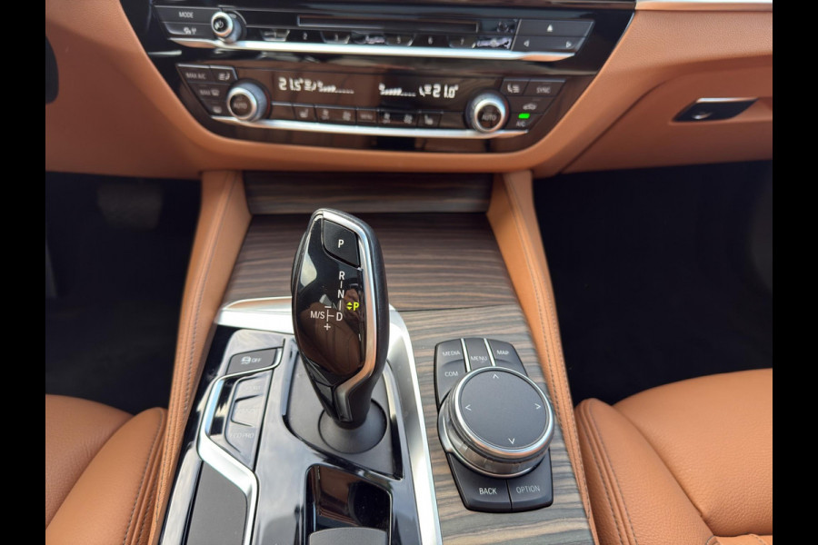 BMW 5 Serie 520i High Executive | Leder | Schuif/Kanteldak | 19"| Comfortstoelen met geheugen |