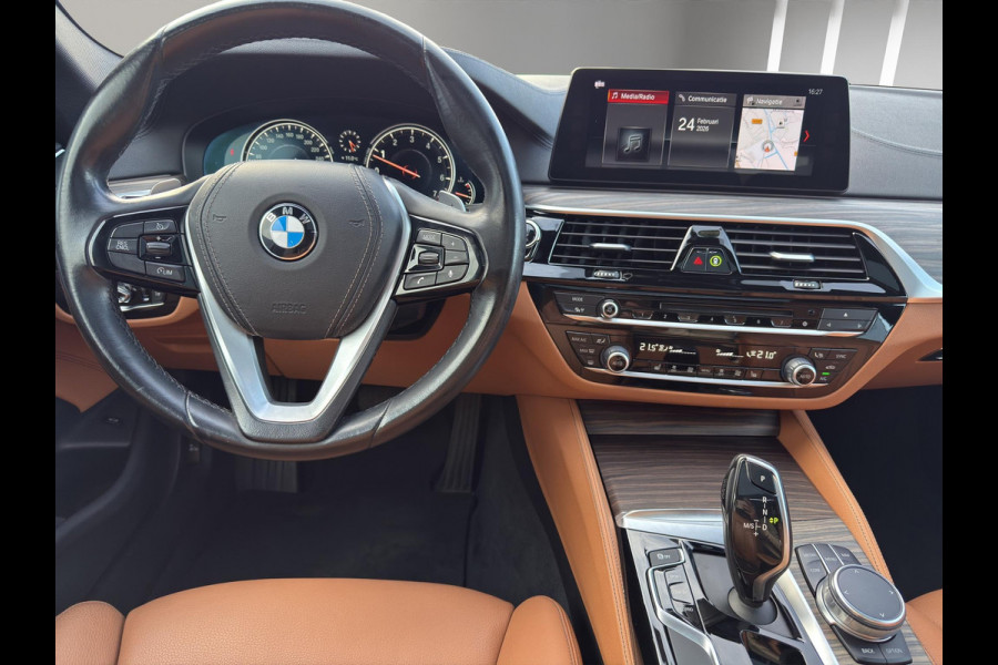 BMW 5 Serie 520i High Executive | Leder | Schuif/Kanteldak | 19"| Comfortstoelen met geheugen |