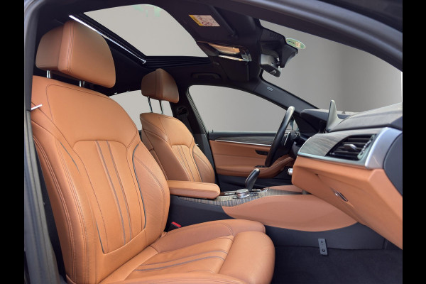 BMW 5 Serie 520i High Executive | Leder | Schuif/Kanteldak | 19"| Comfortstoelen met geheugen |