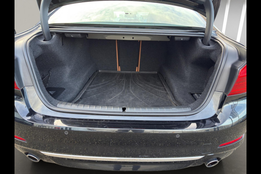 BMW 5 Serie 520i High Executive | Leder | Schuif/Kanteldak | 19"| Comfortstoelen met geheugen |