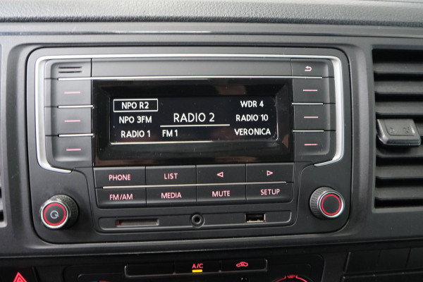 Volkswagen Transporter 2.0 TDI L2H1 - N.A.P. Airco, Cruise, Trekhaak.