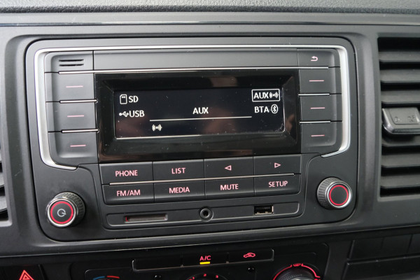 Volkswagen Transporter 2.0 TDI L2H1 - N.A.P. Airco, Cruise, Trekhaak.