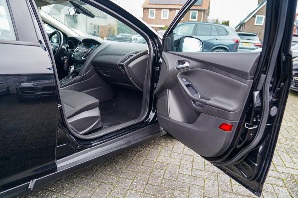 Ford Focus 1.6 TI-VCT Titanium | Cruise Control | AC | Multimedia