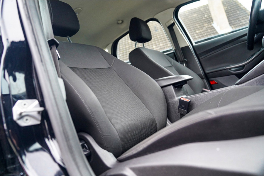 Ford Focus 1.6 TI-VCT Titanium | Cruise Control | AC | Multimedia