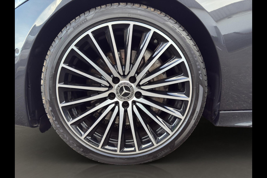 Mercedes-Benz C-Klasse 180 AMG Line | 19"| Panoramadak | Camera | Keyless | Led | Sfeer |