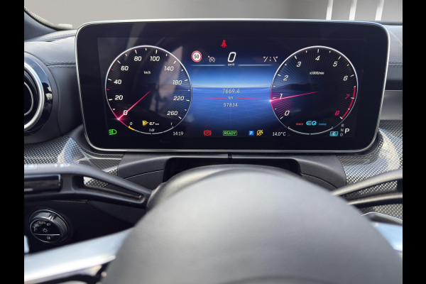Mercedes-Benz C-Klasse 180 AMG Line | 19"| Panoramadak | Camera | Keyless | Led | Sfeer |
