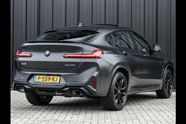 BMW X4 xDrive 20i High Executive M-Sport Pro | Panoramadak | NL-auto | Carbon pakket | Comfort Access | BMW Laser | Stoel- en stuurwiel verwarming | Hifi | Ambiance interieur | Trekhaak