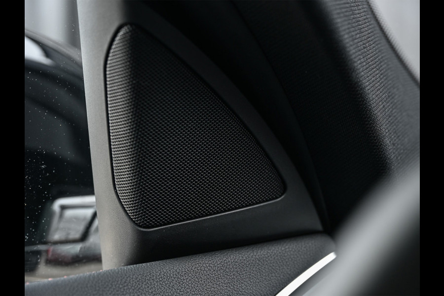 BMW X4 xDrive 20i High Executive M-Sport Pro | Panoramadak | NL-auto | Carbon pakket | Comfort Access | BMW Laser | Stoel- en stuurwiel verwarming | Hifi | Ambiance interieur | Trekhaak