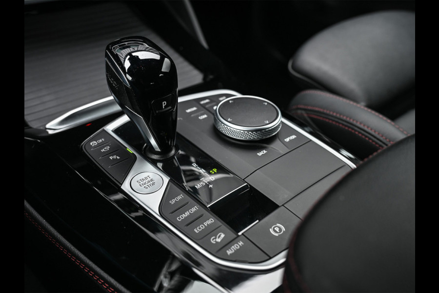 BMW X4 xDrive 20i High Executive M-Sport Pro | Panoramadak | NL-auto | Carbon pakket | Comfort Access | BMW Laser | Stoel- en stuurwiel verwarming | Hifi | Ambiance interieur | Trekhaak