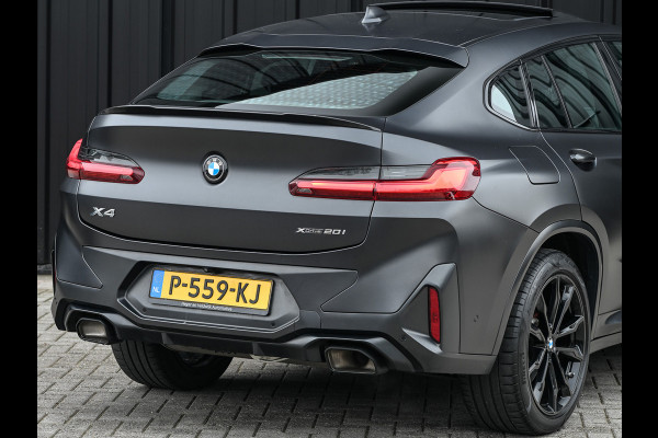 BMW X4 xDrive 20i High Executive M-Sport Pro | Panoramadak | NL-auto | Carbon pakket | Comfort Access | BMW Laser | Stoel- en stuurwiel verwarming | Hifi | Ambiance interieur | Trekhaak