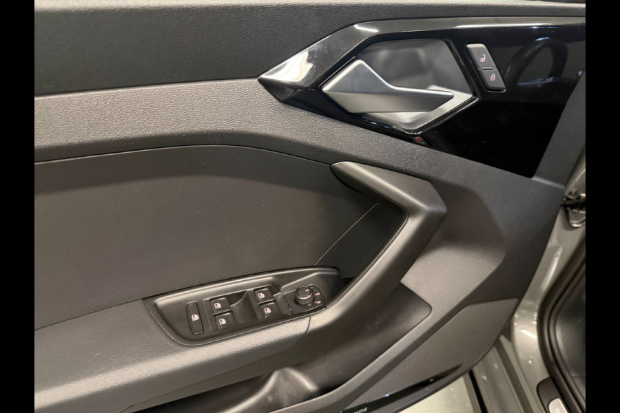 Audi A1 SPORTBACK 35 TFSI 2X S-LINE BLACK-LINE V-COCKPIT/NAVI/DAB/CARPLAY/SONOS/CRUISE///