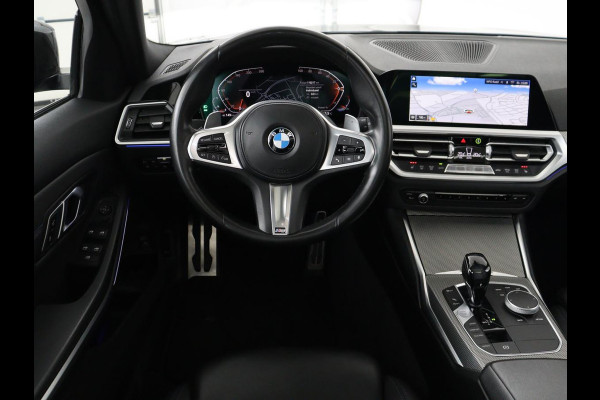 BMW 3 Serie 318i M Sport | Panoramadak | Stoelverwarming | Leder/Alcantara | Carplay | Live Cockpit | Sportstoelen | Full LED | Navigatie | Parkeerhulp | Climate control