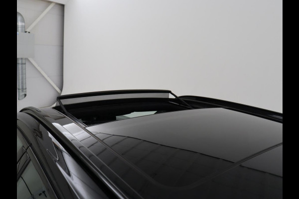 BMW 3 Serie 318i M Sport | Panoramadak | Stoelverwarming | Leder/Alcantara | Carplay | Live Cockpit | Sportstoelen | Full LED | Navigatie | Parkeerhulp | Climate control