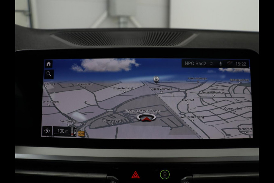 BMW 3 Serie 318i M Sport | Panoramadak | Stoelverwarming | Leder/Alcantara | Carplay | Live Cockpit | Sportstoelen | Full LED | Navigatie | Parkeerhulp | Climate control